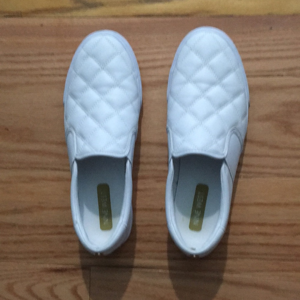Nine West slip on sneakers / nurse shoes